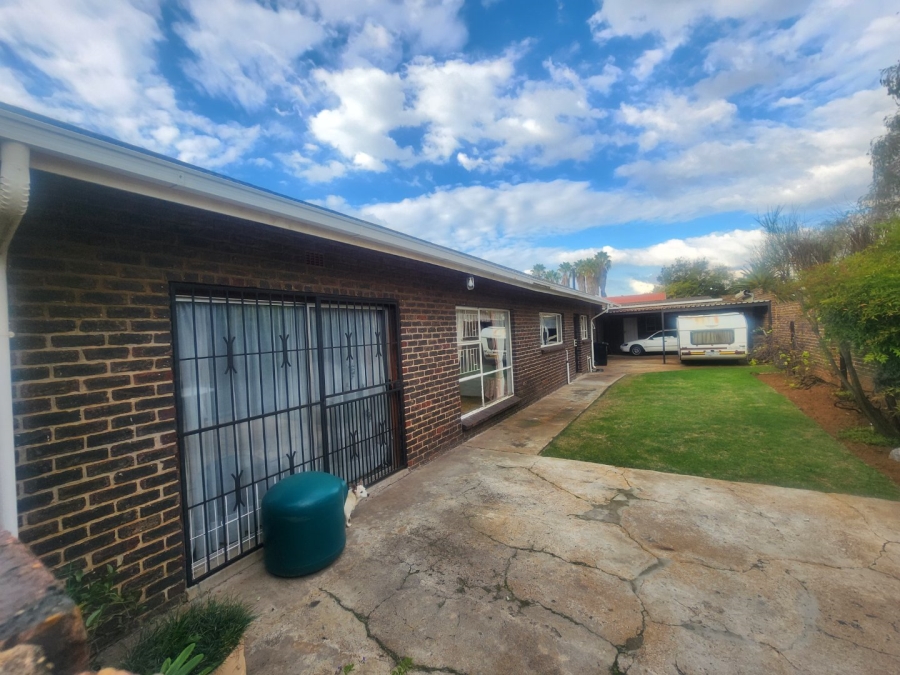 4 Bedroom Property for Sale in Petersfield Gauteng