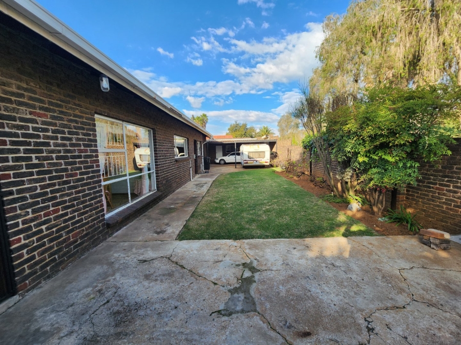 4 Bedroom Property for Sale in Petersfield Gauteng