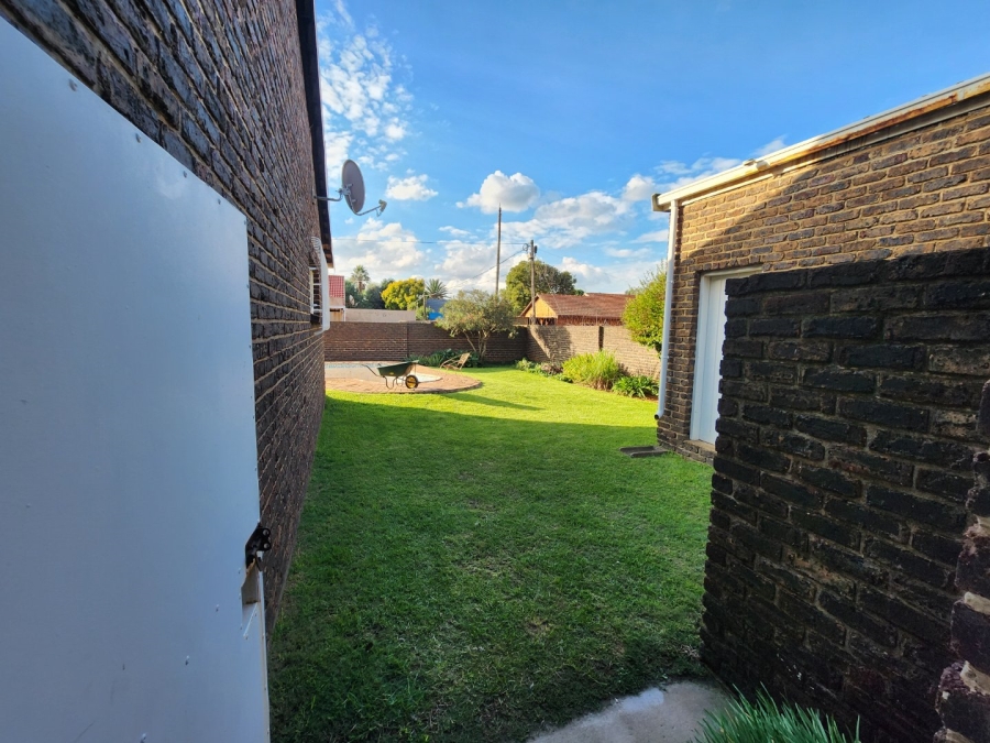 4 Bedroom Property for Sale in Petersfield Gauteng