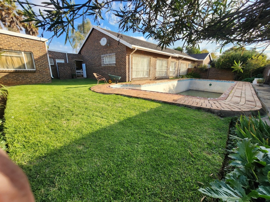 4 Bedroom Property for Sale in Petersfield Gauteng