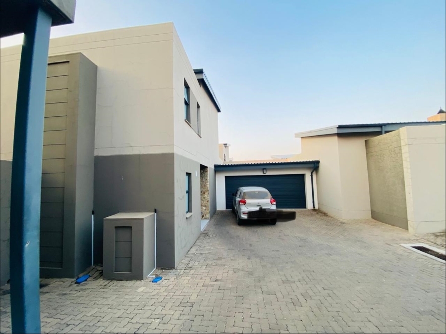 3 Bedroom Property for Sale in Equestria Gauteng