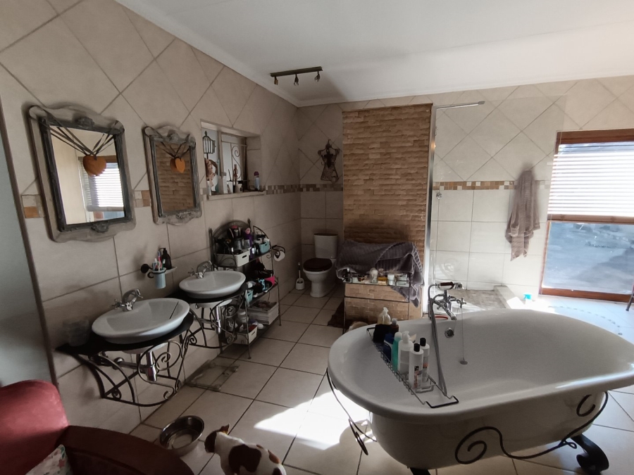4 Bedroom Property for Sale in Allen Grove Gauteng