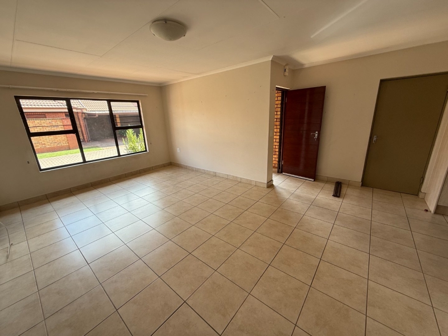 To Let 2 Bedroom Property for Rent in Eldoraigne Gauteng