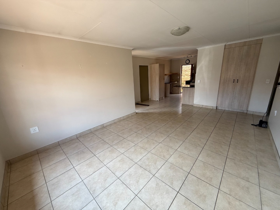 To Let 2 Bedroom Property for Rent in Eldoraigne Gauteng