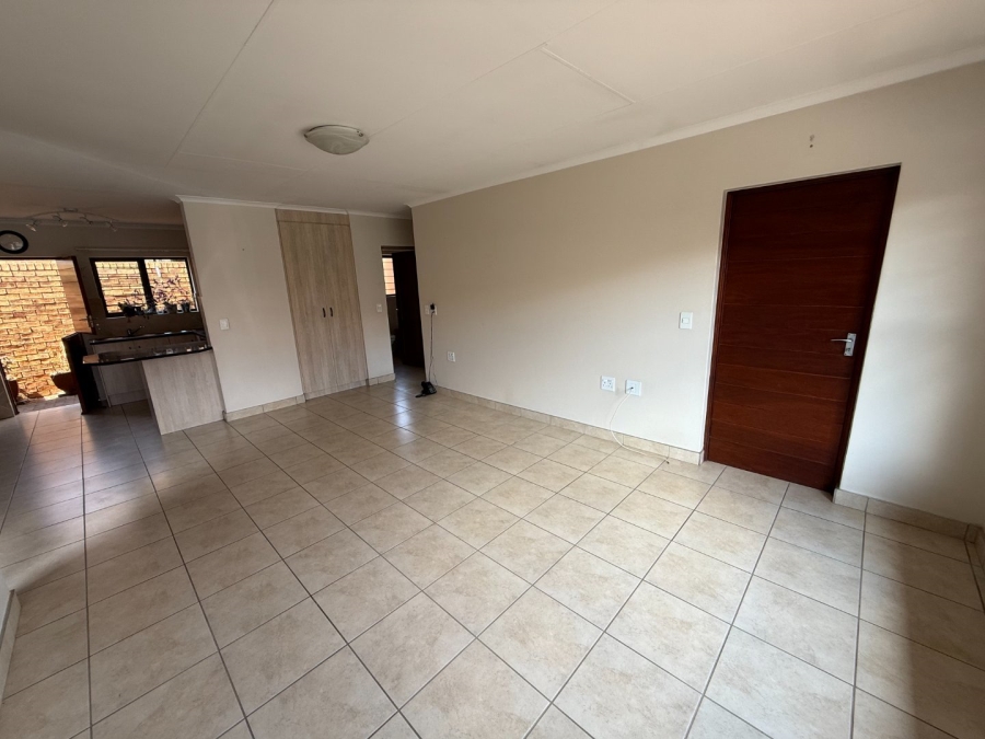 To Let 2 Bedroom Property for Rent in Eldoraigne Gauteng
