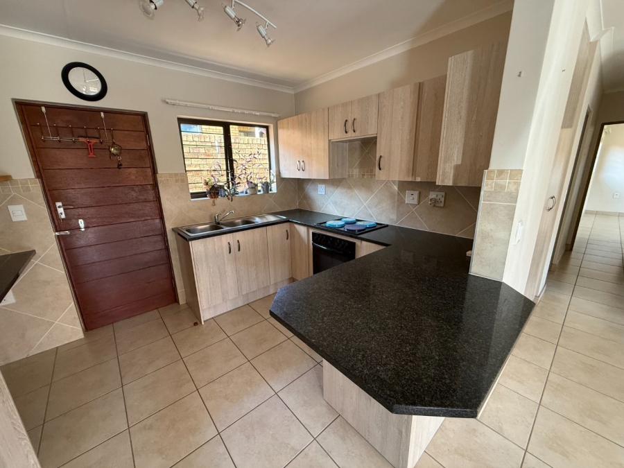 To Let 2 Bedroom Property for Rent in Eldoraigne Gauteng