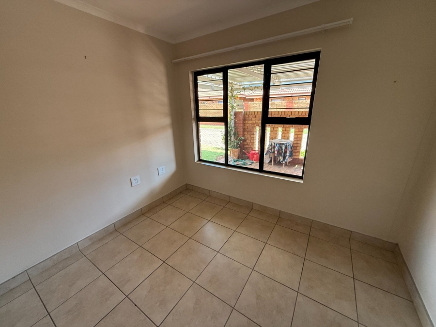 To Let 2 Bedroom Property for Rent in Eldoraigne Gauteng