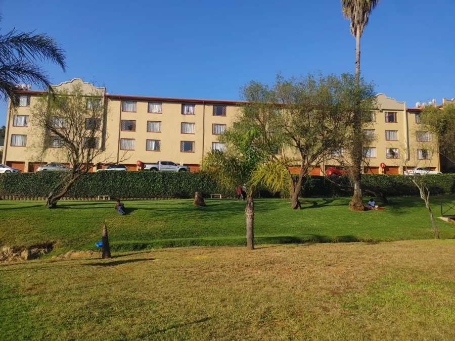 2 Bedroom Property for Sale in Helderkruin Gauteng