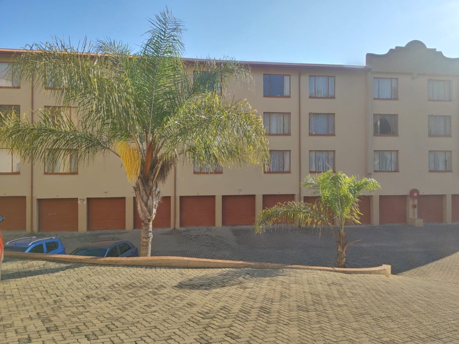 2 Bedroom Property for Sale in Helderkruin Gauteng