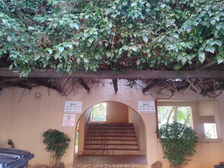 2 Bedroom Property for Sale in Helderkruin Gauteng