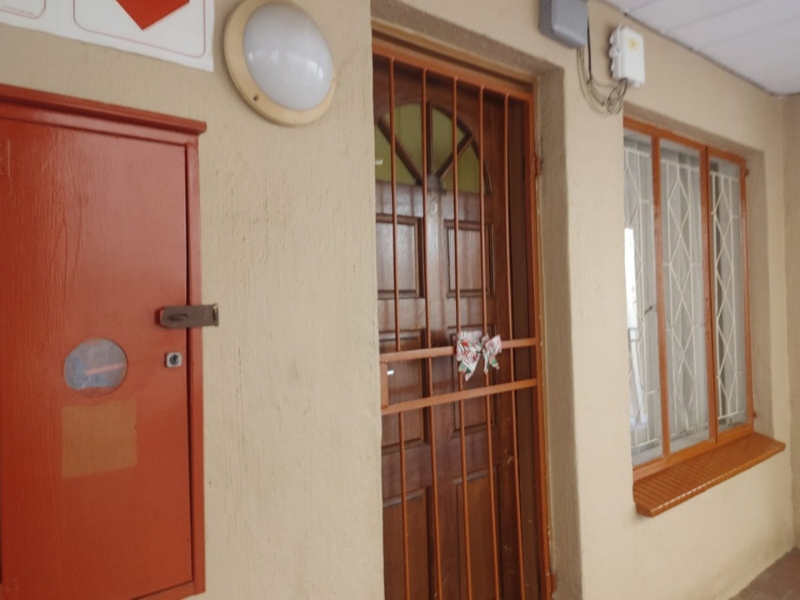 2 Bedroom Property for Sale in Helderkruin Gauteng