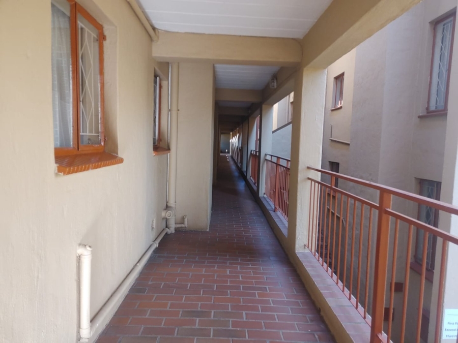 2 Bedroom Property for Sale in Helderkruin Gauteng