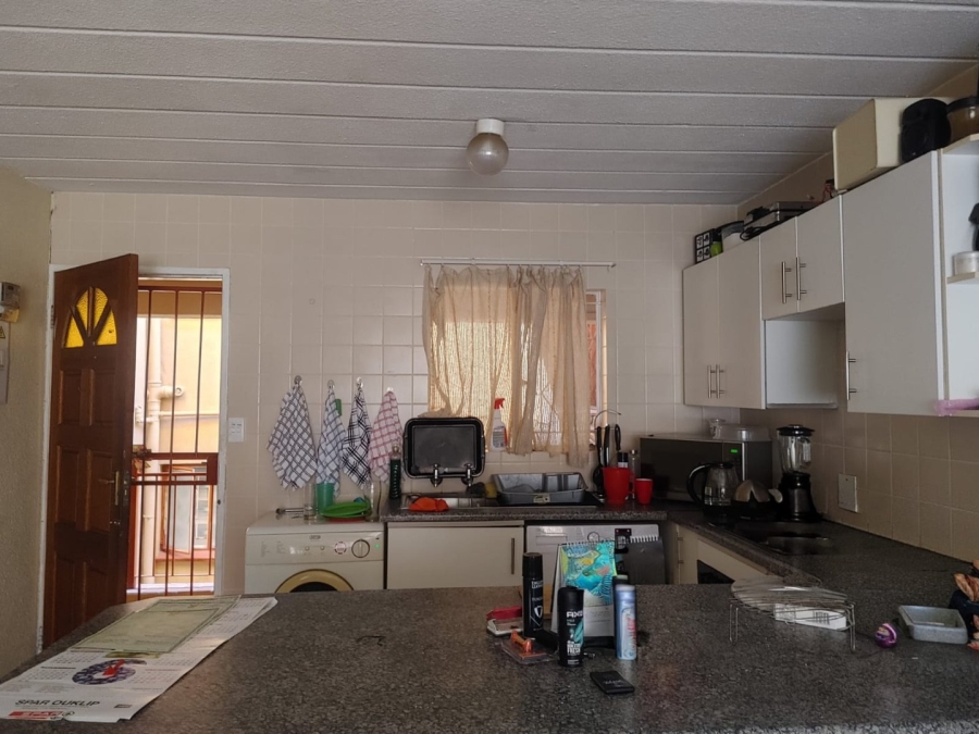 2 Bedroom Property for Sale in Helderkruin Gauteng