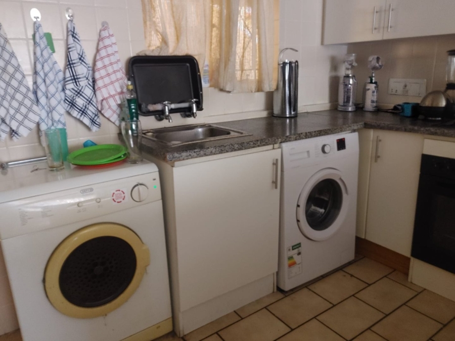 2 Bedroom Property for Sale in Helderkruin Gauteng