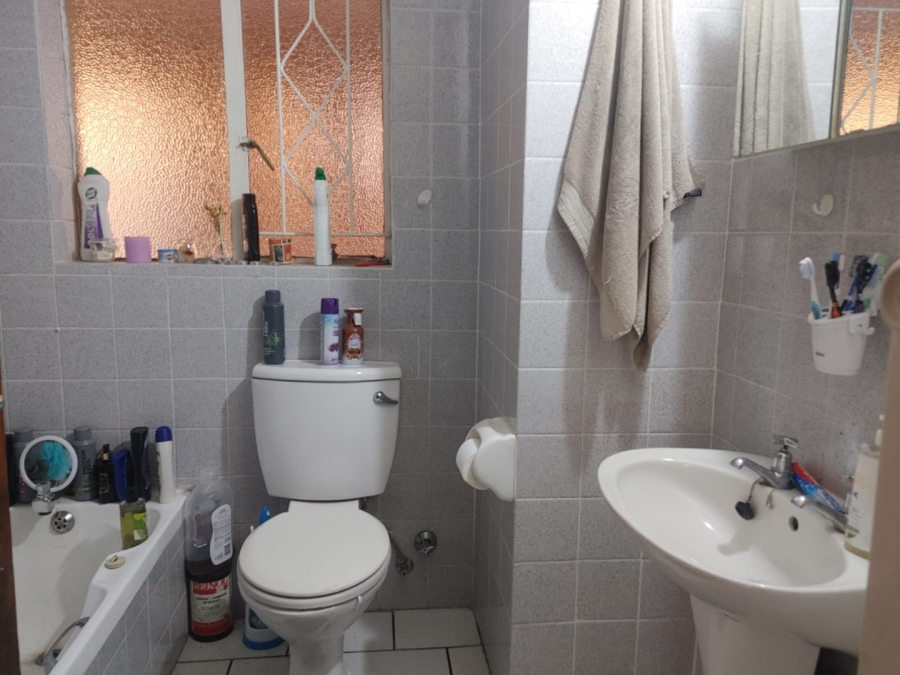 2 Bedroom Property for Sale in Helderkruin Gauteng