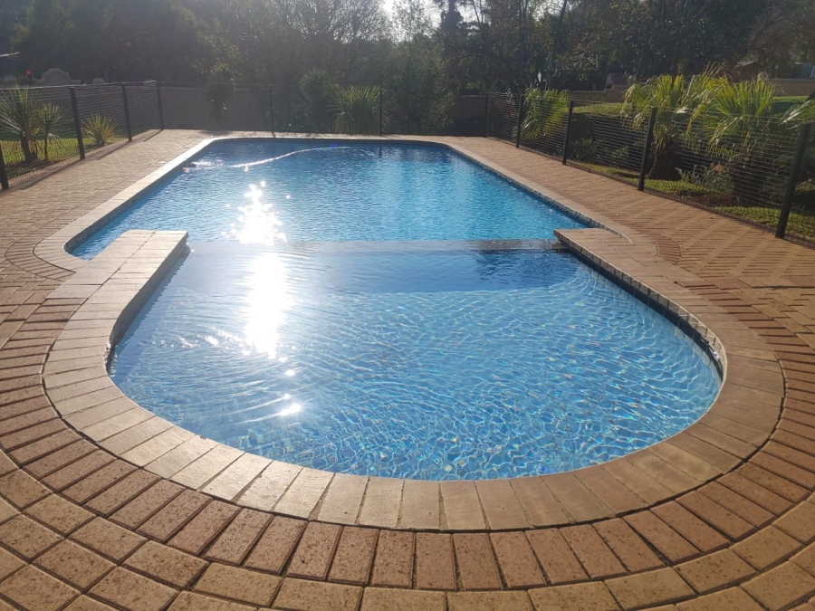 2 Bedroom Property for Sale in Helderkruin Gauteng