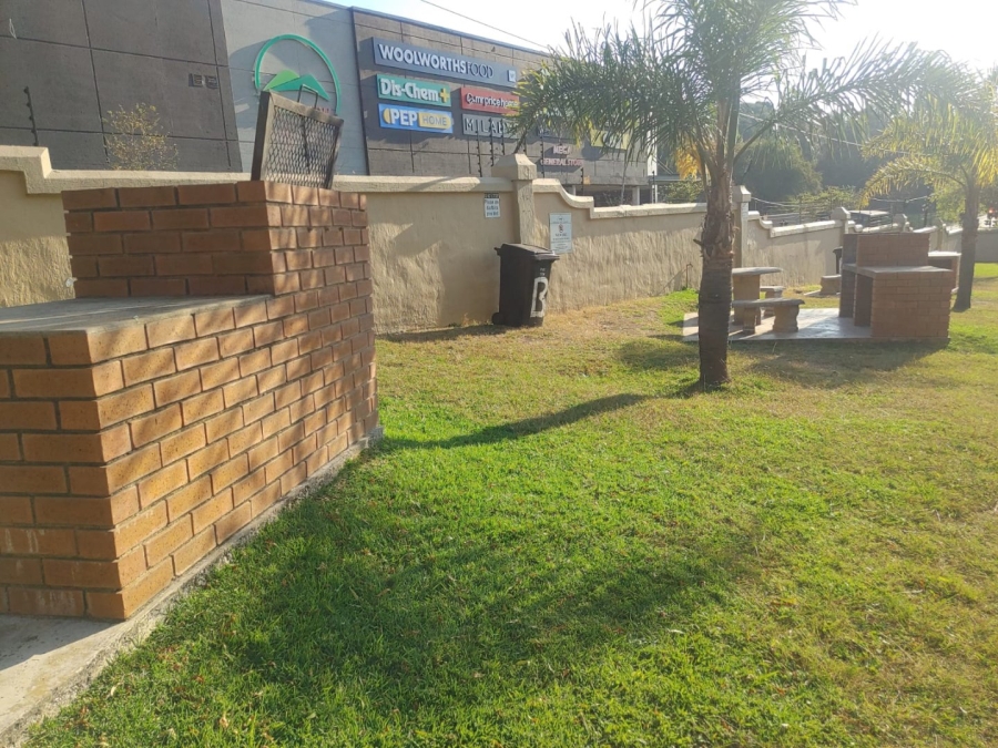2 Bedroom Property for Sale in Helderkruin Gauteng