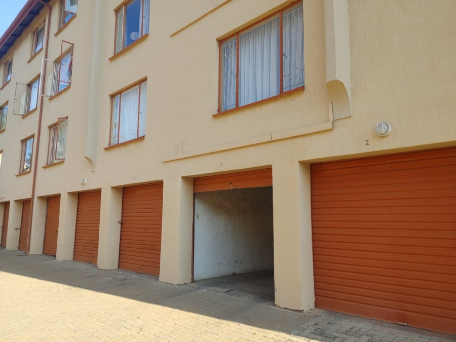 2 Bedroom Property for Sale in Helderkruin Gauteng
