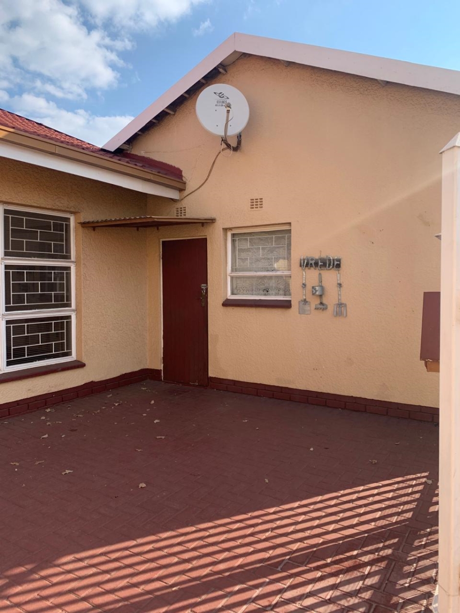 2 Bedroom Property for Sale in Vanderbijlpark CW 3 Gauteng