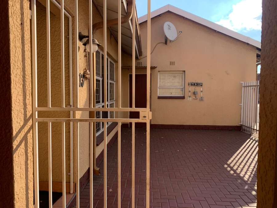 2 Bedroom Property for Sale in Vanderbijlpark CW 3 Gauteng