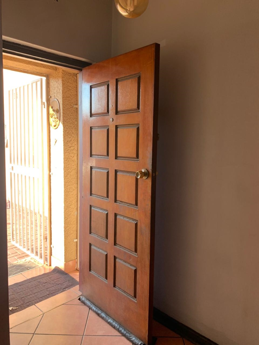 2 Bedroom Property for Sale in Vanderbijlpark CW 3 Gauteng