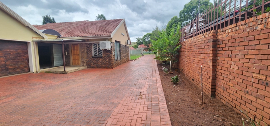 5 Bedroom Property for Sale in Erasmia Gauteng
