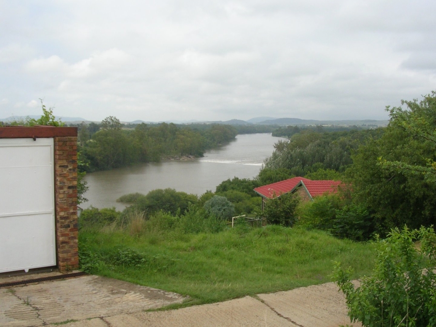 Commercial Property for Sale in Vaaloewer Gauteng