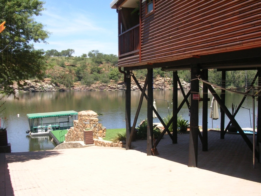 2 Bedroom Property for Sale in Vaaloewer Gauteng