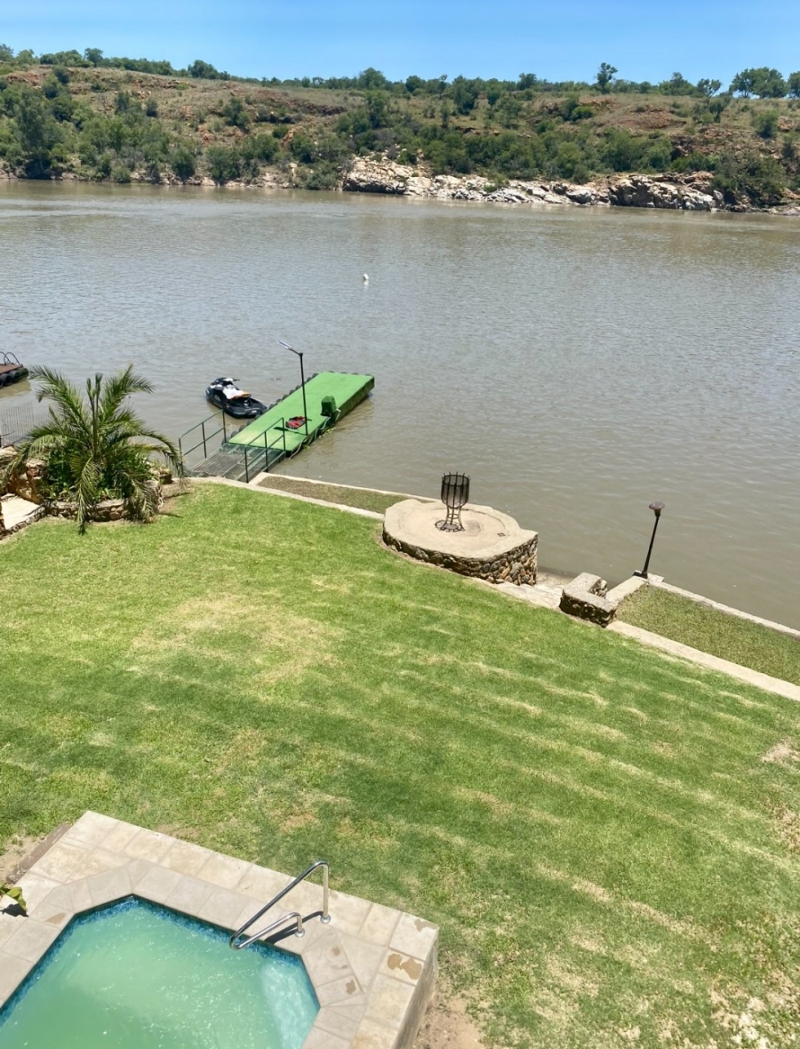 2 Bedroom Property for Sale in Vaaloewer Gauteng