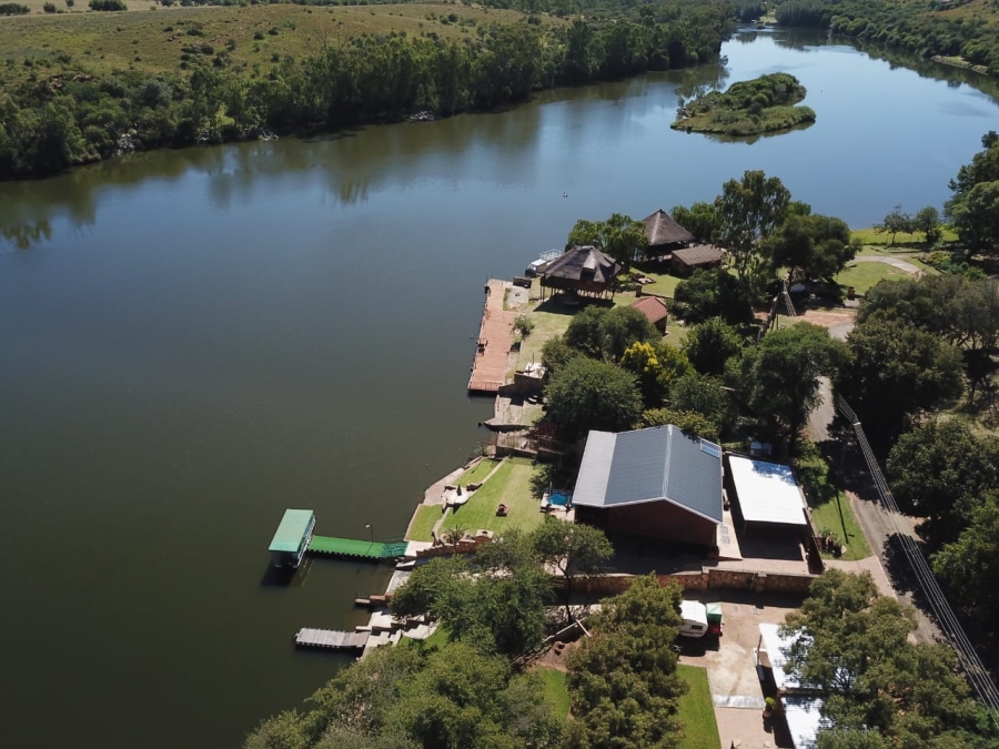 2 Bedroom Property for Sale in Vaaloewer Gauteng