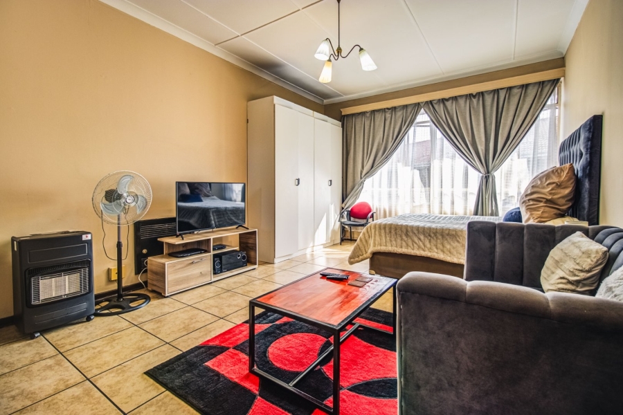 1 Bedroom Property for Sale in Rhodesfield Gauteng