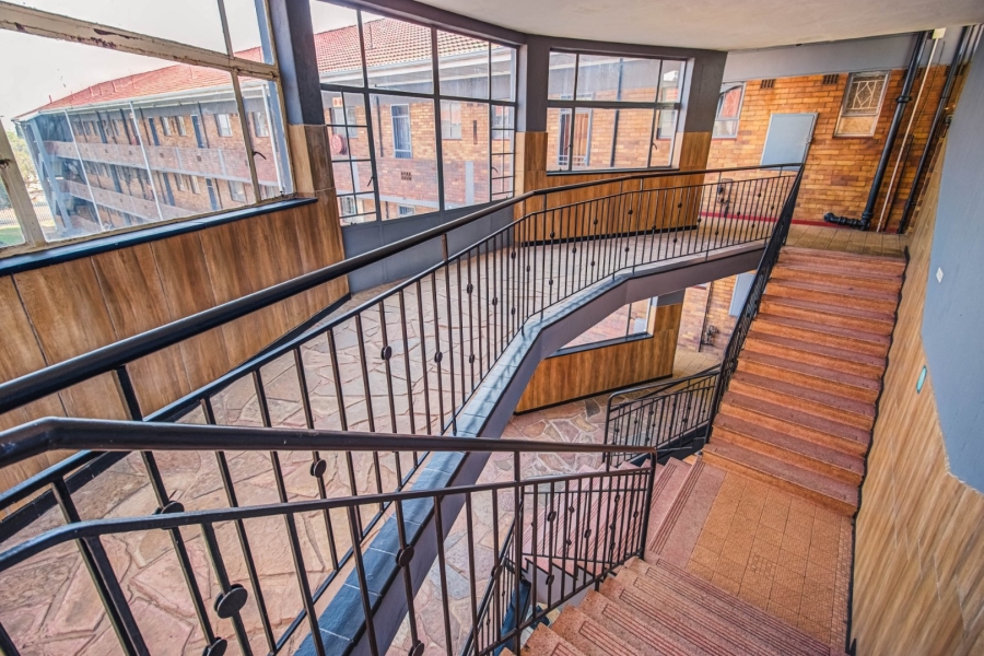 1 Bedroom Property for Sale in Rhodesfield Gauteng