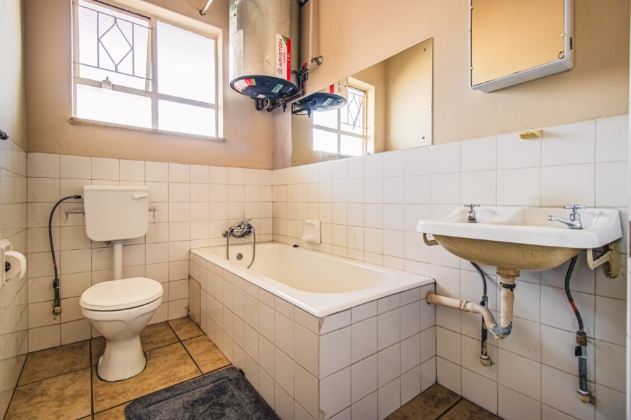 1 Bedroom Property for Sale in Rhodesfield Gauteng