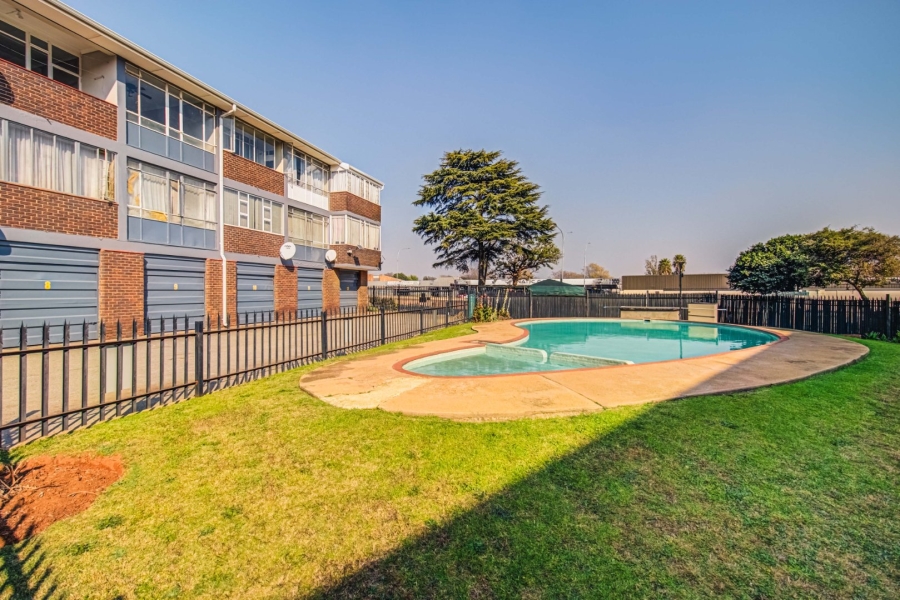 1 Bedroom Property for Sale in Rhodesfield Gauteng