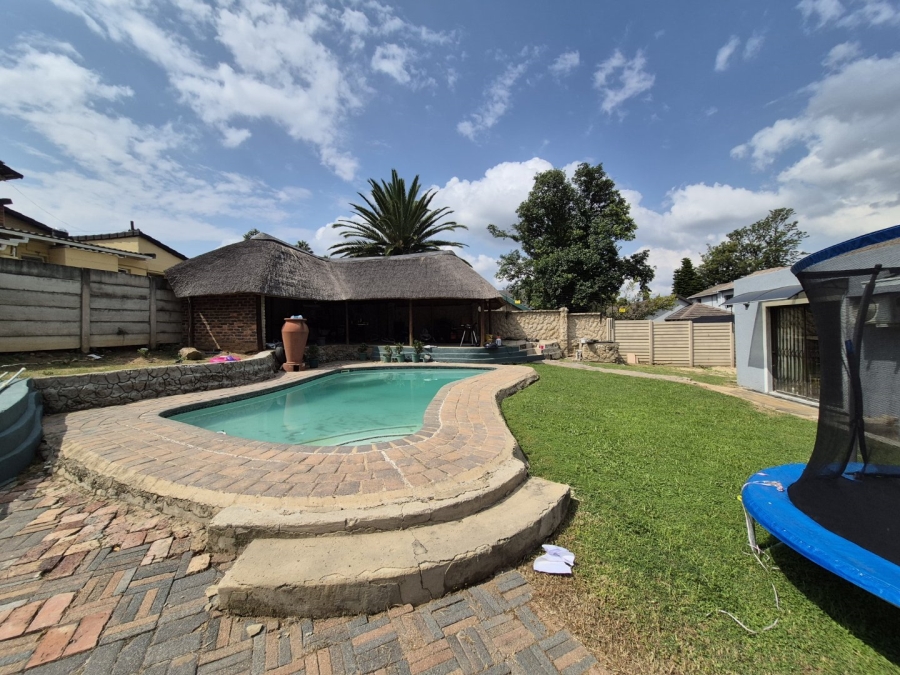 4 Bedroom Property for Sale in Vorna Valley Gauteng