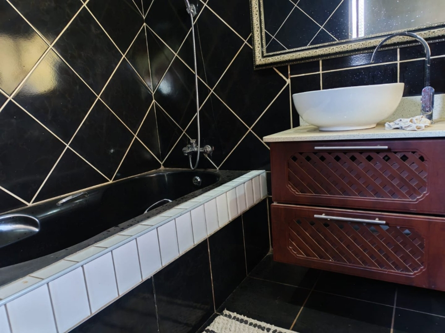 4 Bedroom Property for Sale in Soshanguve KK Gauteng