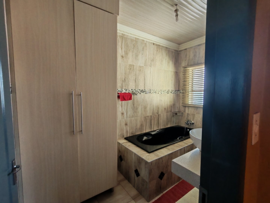 4 Bedroom Property for Sale in Soshanguve KK Gauteng