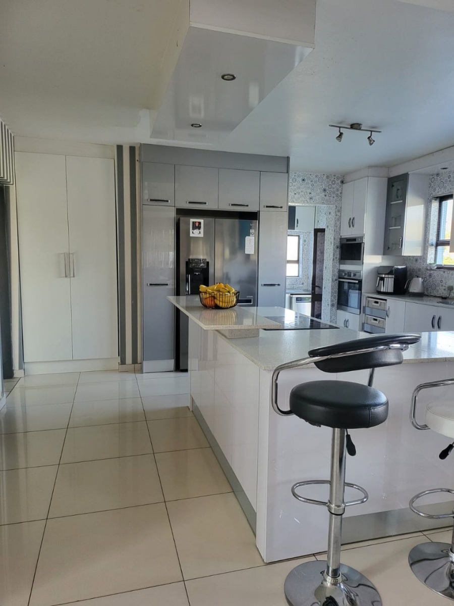 4 Bedroom Property for Sale in Heuwelsig Estate Gauteng