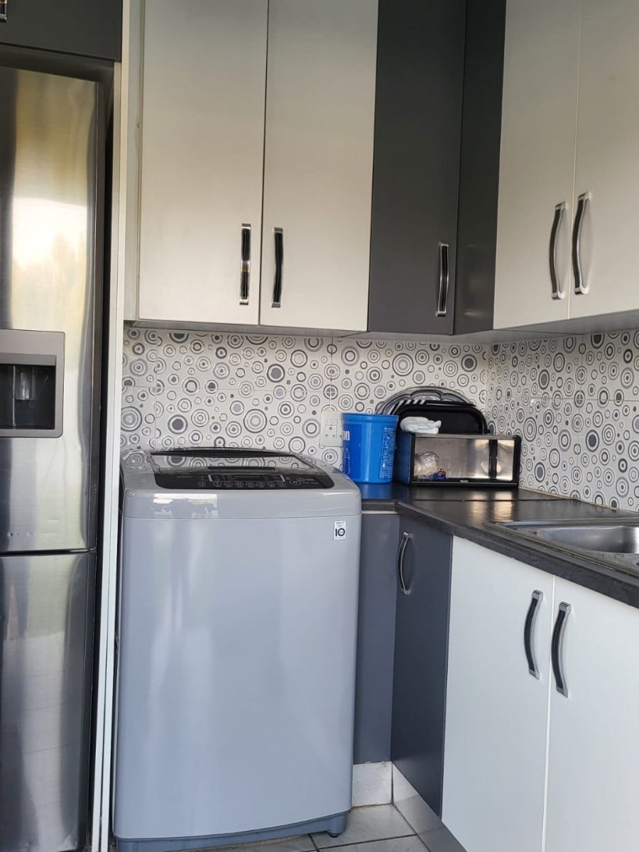 4 Bedroom Property for Sale in Heuwelsig Estate Gauteng