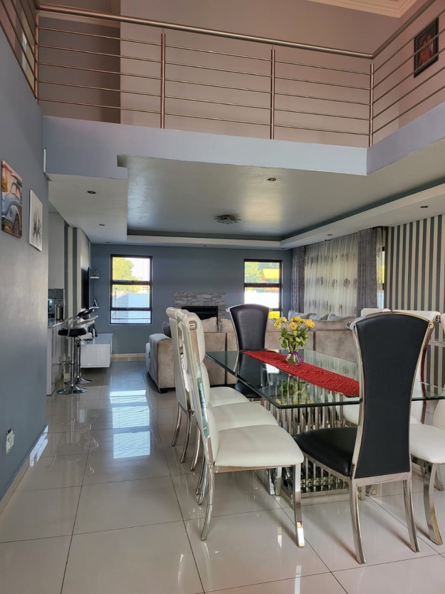 4 Bedroom Property for Sale in Heuwelsig Estate Gauteng