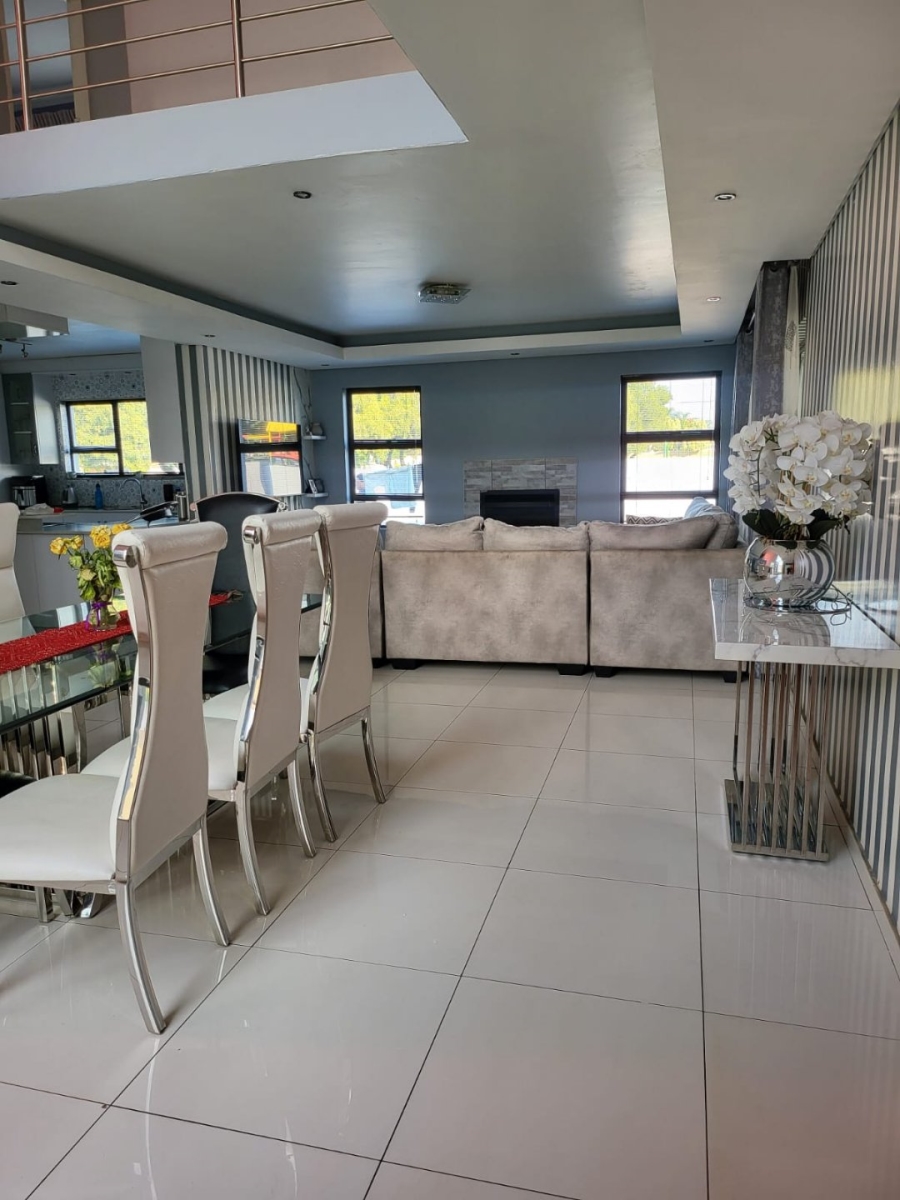 4 Bedroom Property for Sale in Heuwelsig Estate Gauteng
