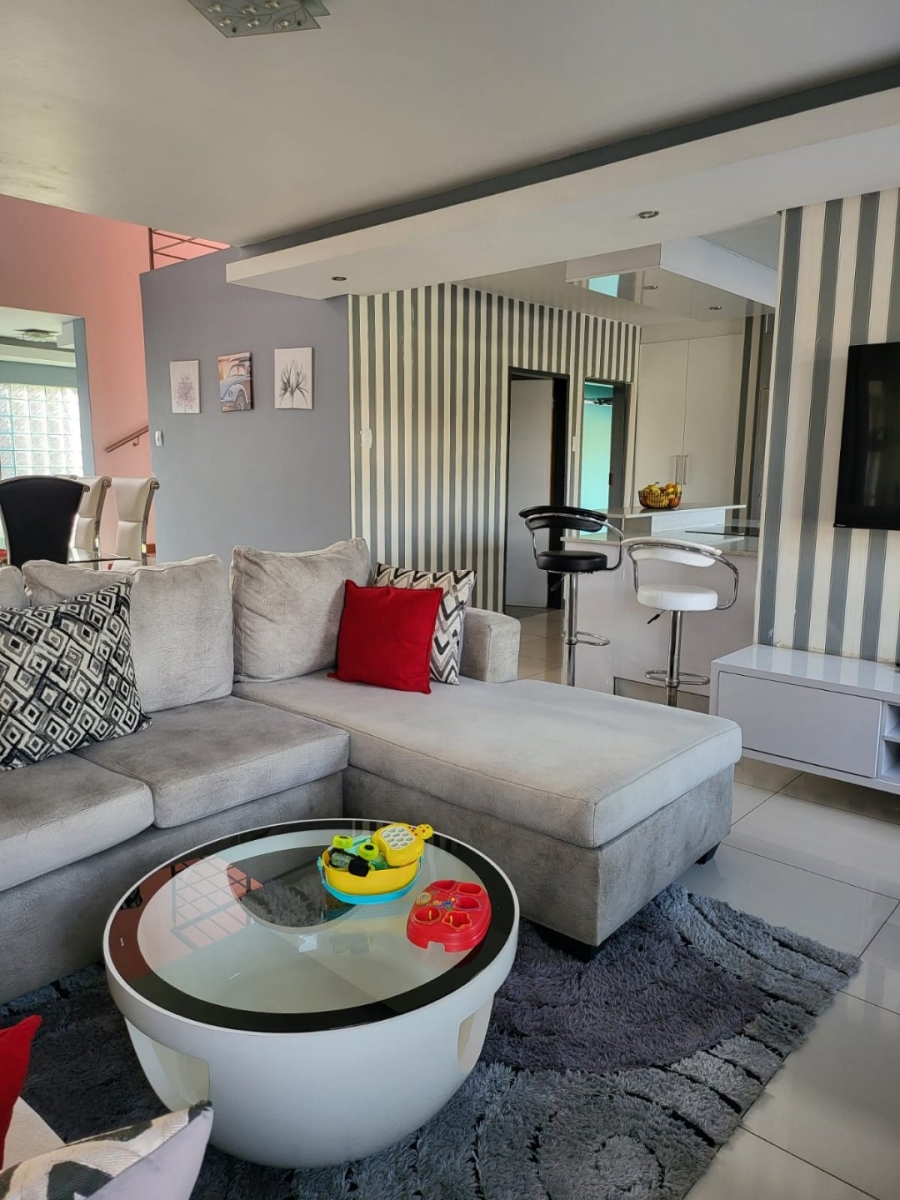 4 Bedroom Property for Sale in Heuwelsig Estate Gauteng