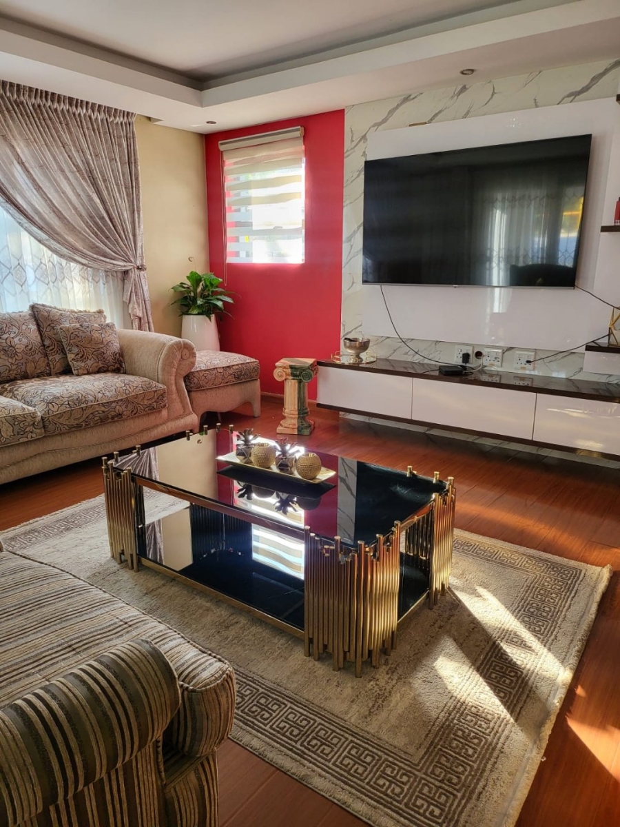 4 Bedroom Property for Sale in Heuwelsig Estate Gauteng