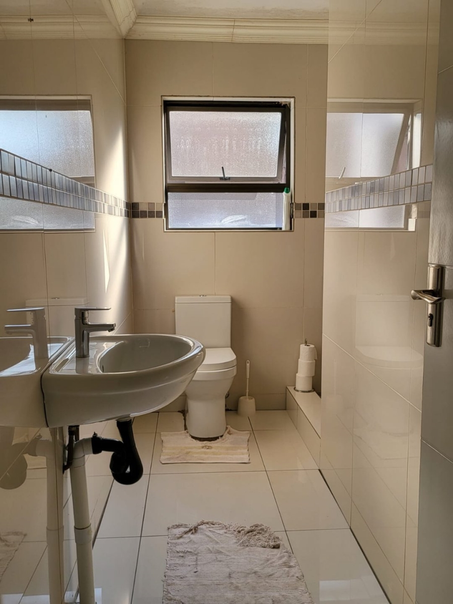 4 Bedroom Property for Sale in Heuwelsig Estate Gauteng