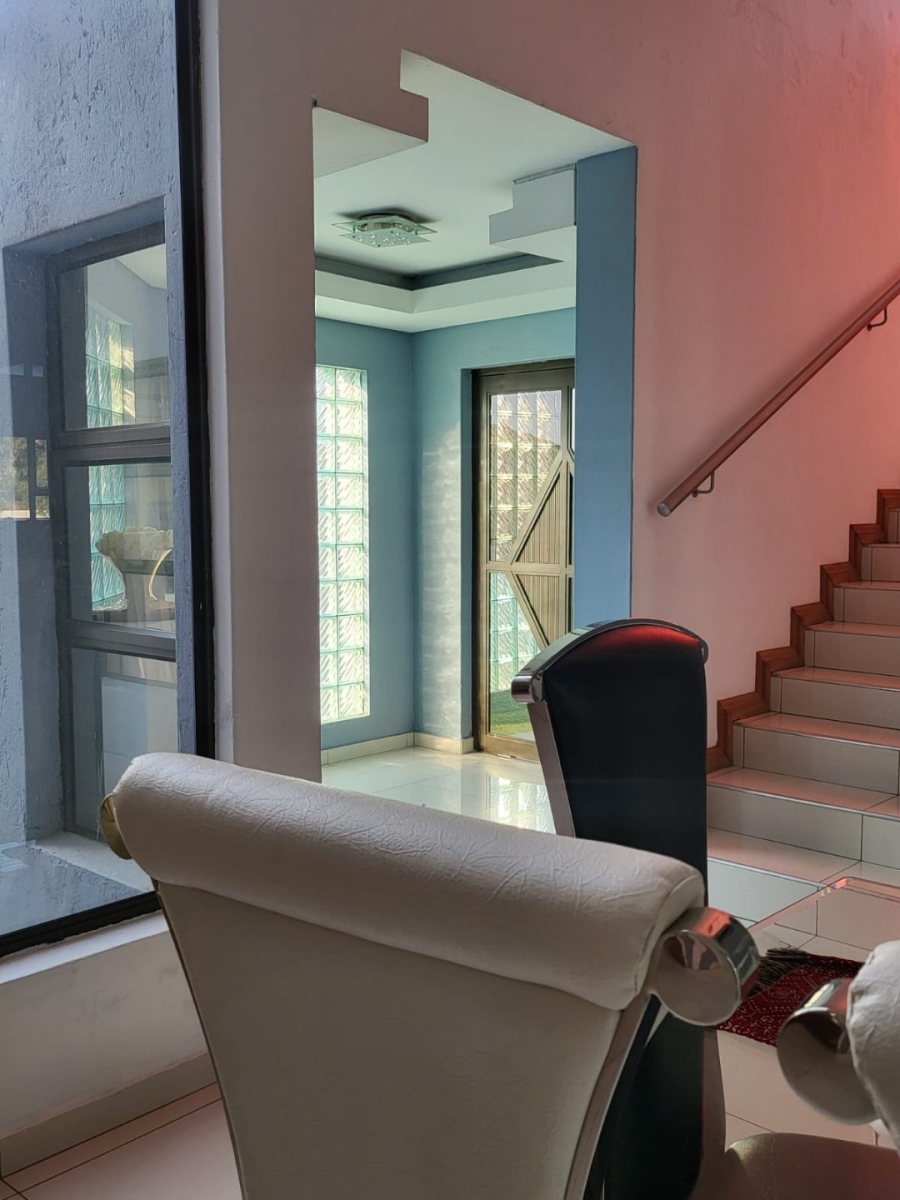 4 Bedroom Property for Sale in Heuwelsig Estate Gauteng
