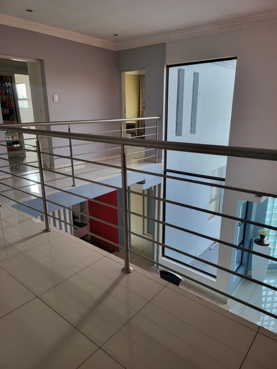 4 Bedroom Property for Sale in Heuwelsig Estate Gauteng