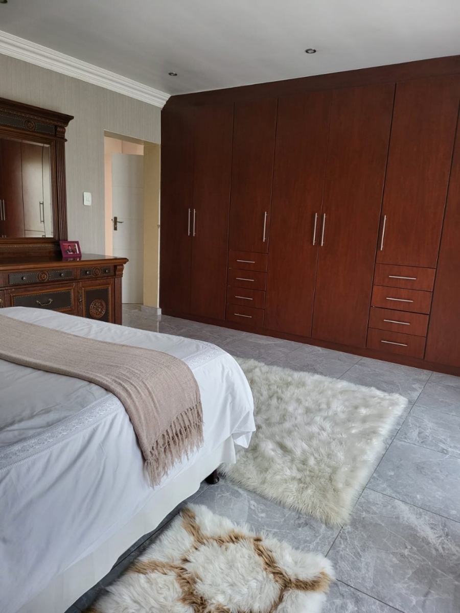 4 Bedroom Property for Sale in Heuwelsig Estate Gauteng