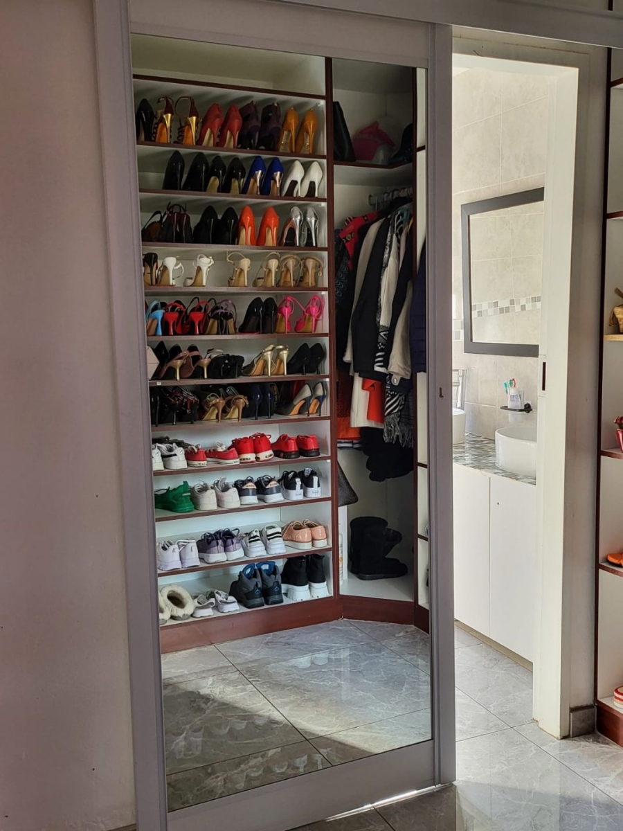 4 Bedroom Property for Sale in Heuwelsig Estate Gauteng