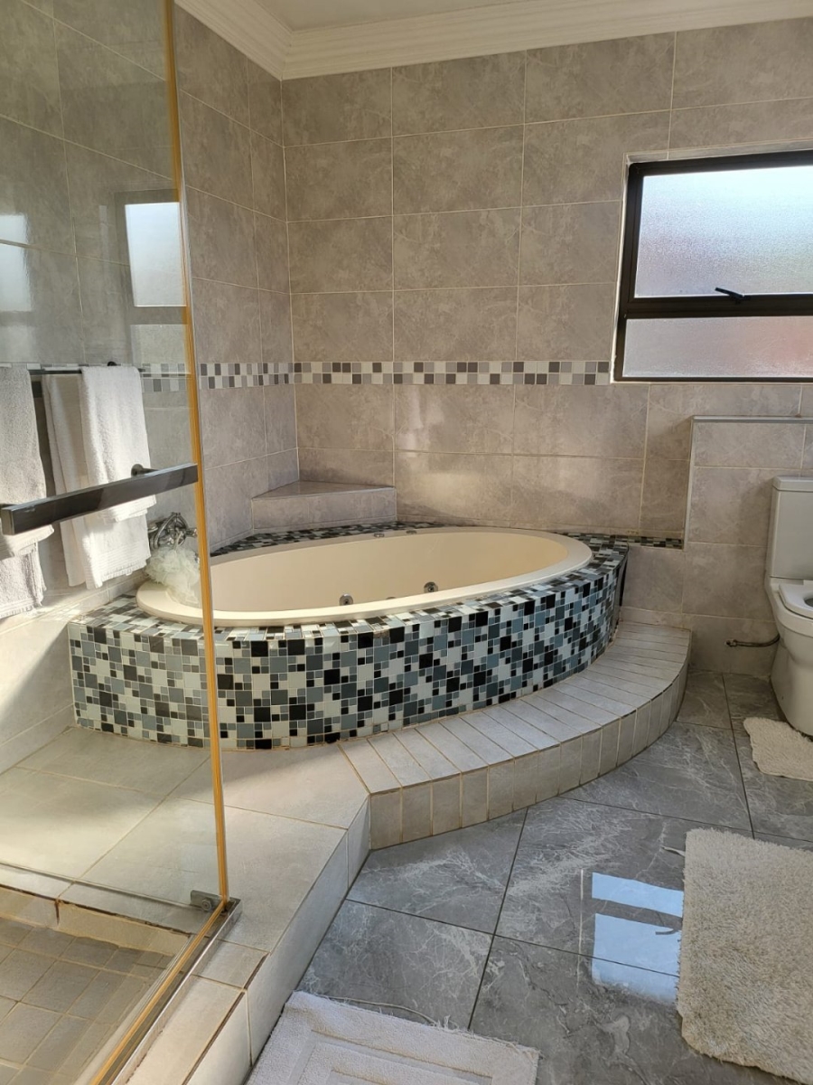 4 Bedroom Property for Sale in Heuwelsig Estate Gauteng