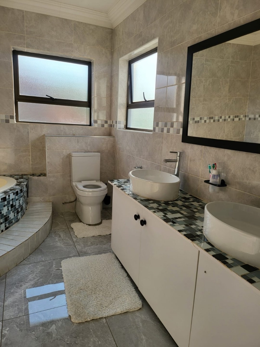 4 Bedroom Property for Sale in Heuwelsig Estate Gauteng